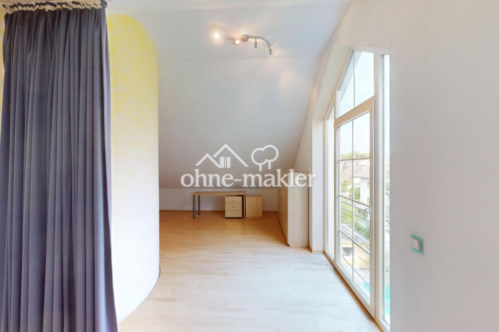 Schlafzimmer/Hobbyraum DG