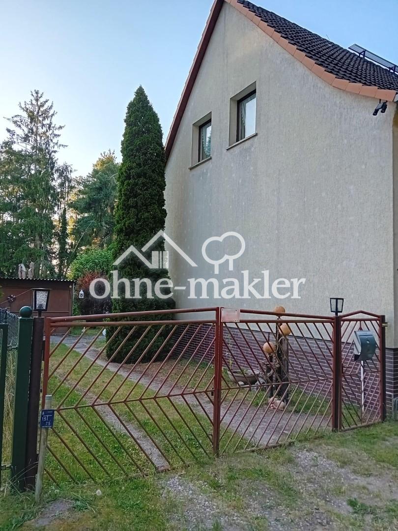 Seitenansicht mit Einfahrt