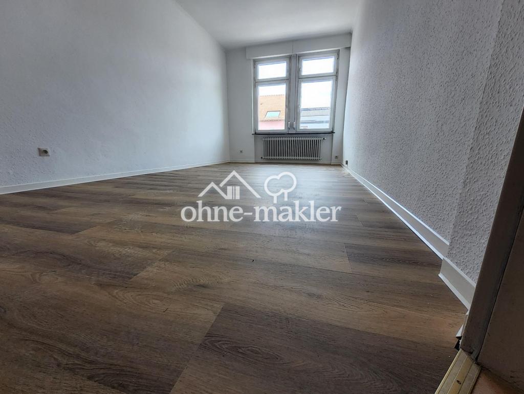 Wohnzimmer 1 mit neuem Boden
