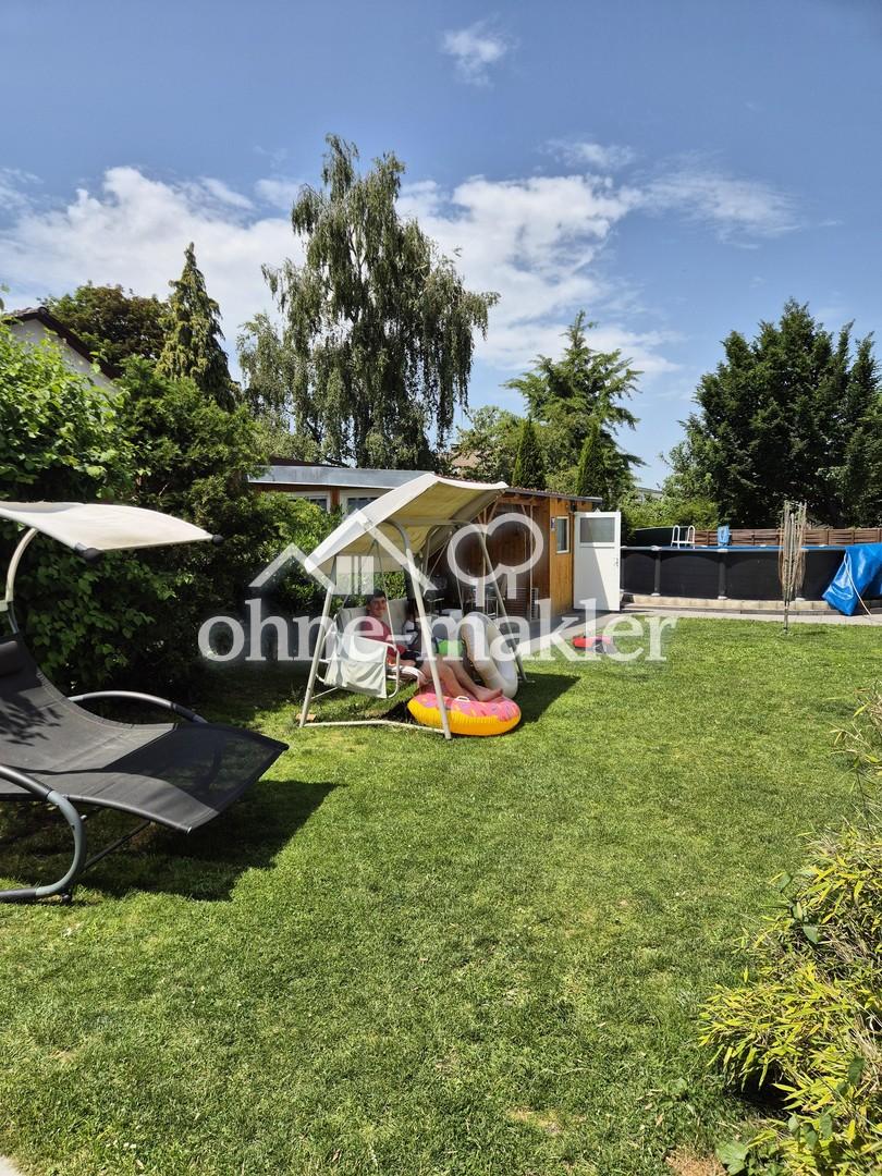 Teil des Grundstück + Pool