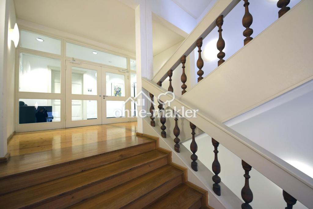 Büroeingang/Treppenhaus