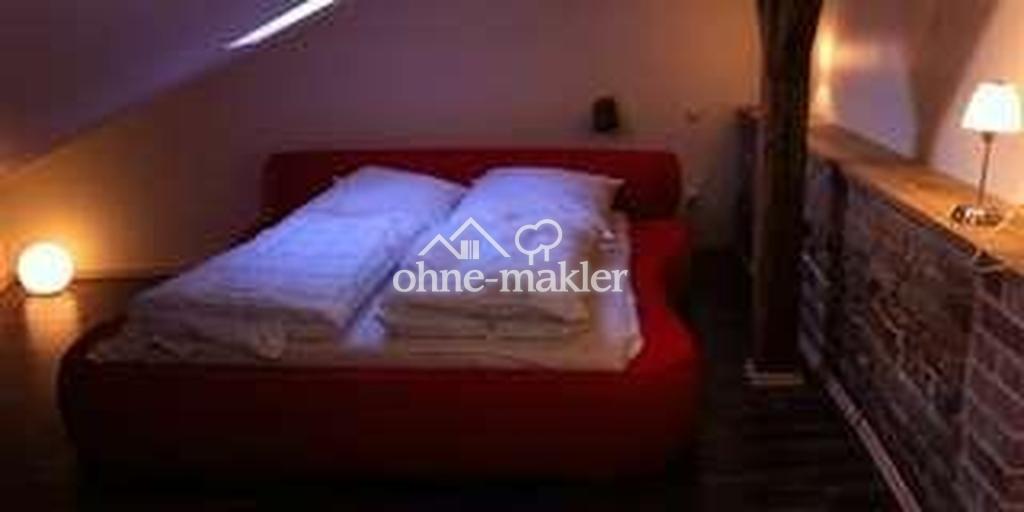 Schlafzimmer (DG/re.)