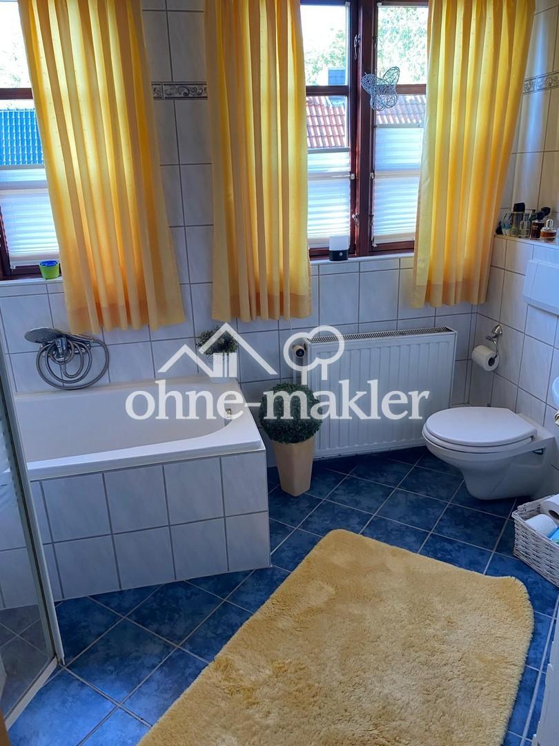 BZ mit Dusche und Badewanne
