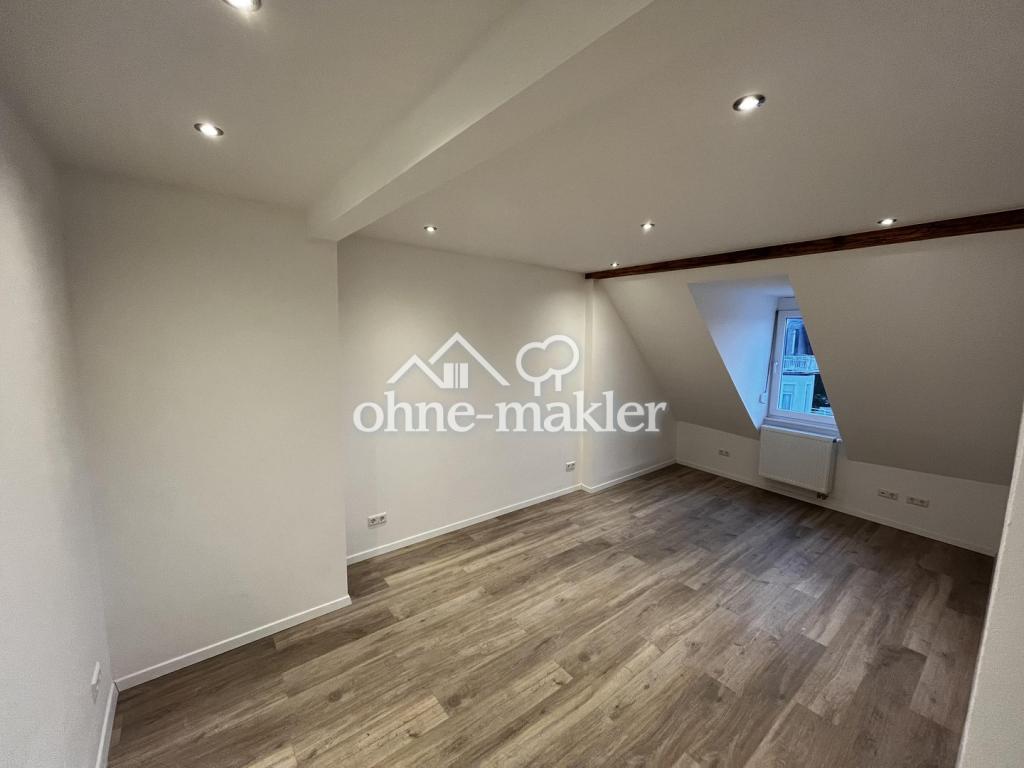 Stilvolles Wohnen über den Dächern der Stadt: Kernsaniertes Loft-Juwel mit Garage & Einbauküche - Photo 5