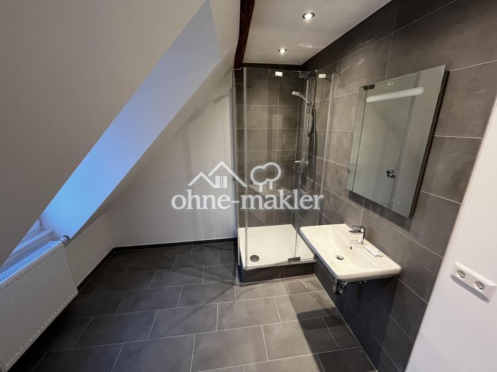 Stilvolles Wohnen über den Dächern der Stadt: Kernsaniertes Loft-Juwel mit Garage & Einbauküche - Photo 2