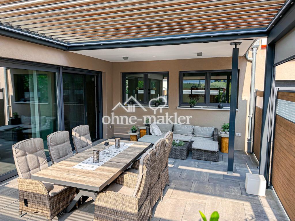 Terrasse mit Lammellendach EG