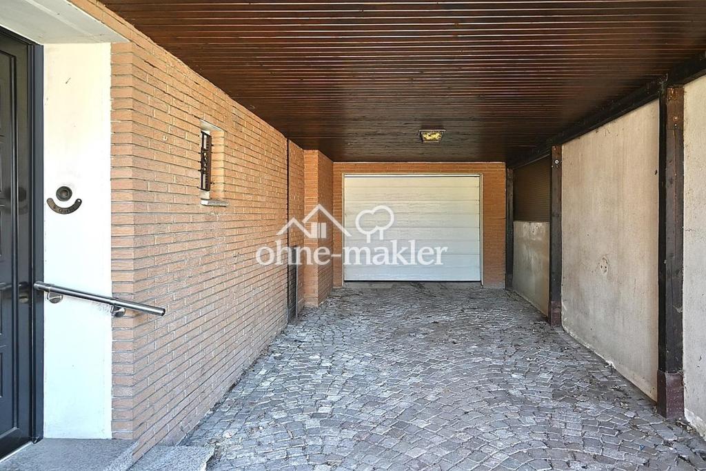 Carport und Garage