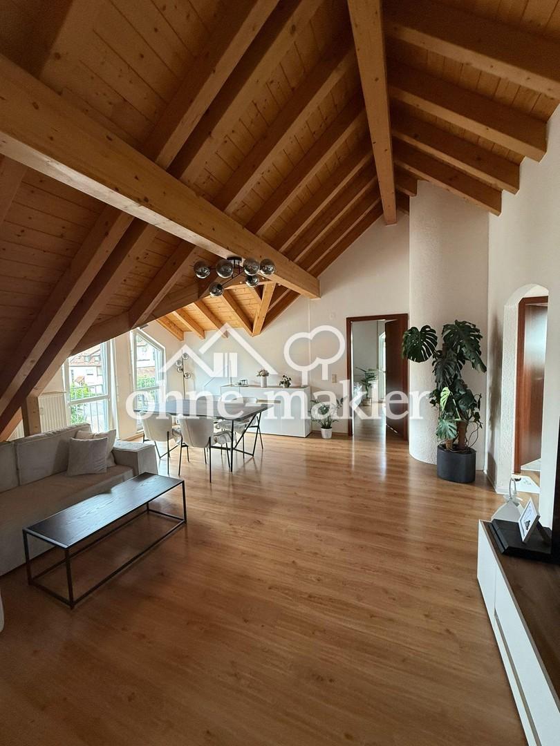 Wohnzimmer mit Essbereich