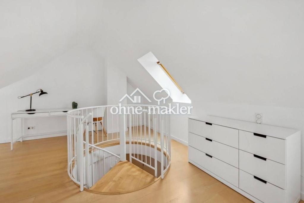 Helle 2,5-Zimmer-Galeriewohnung, möbliert, Südbalkon (Vermietung auf Zeit, all inclusive) - Foto 3