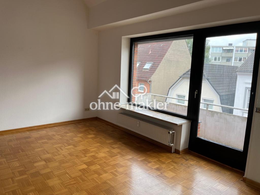 Wohnzimmer mit Balkon
