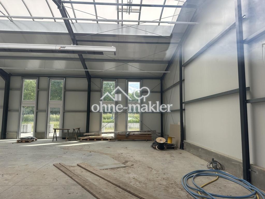 Ausstellungshalle seitlich