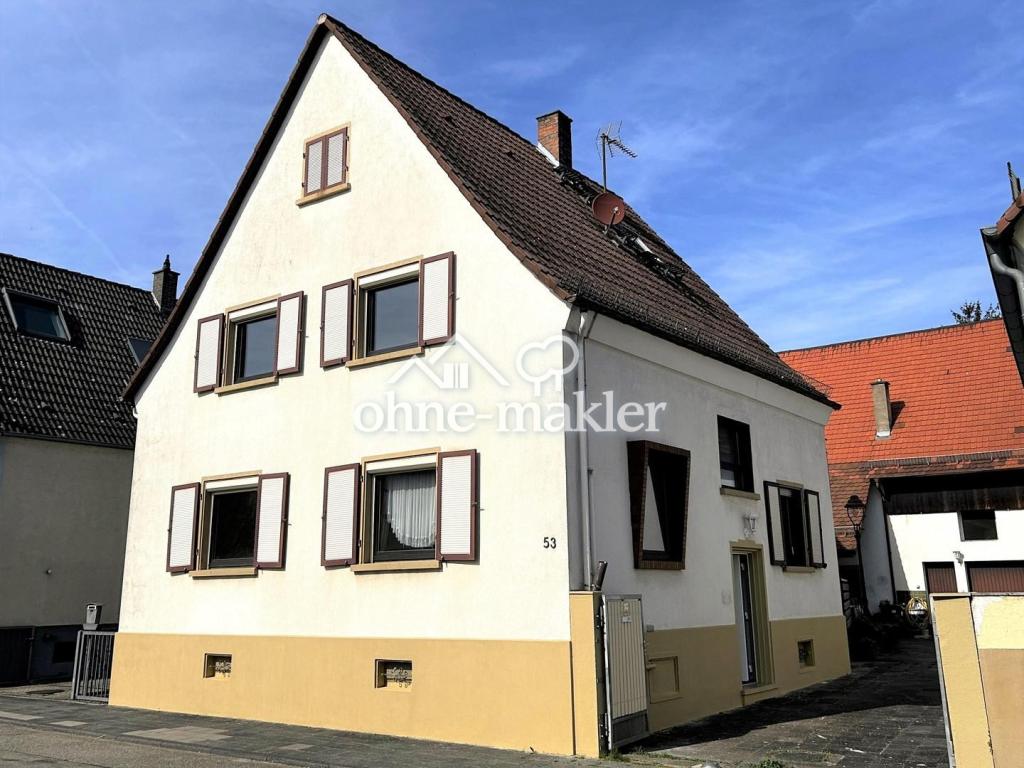 Wohnhaus mit Hof-Einfahrt