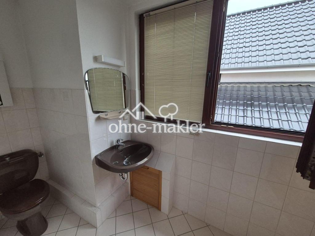 Nebenraum mit WC/Waschbecken