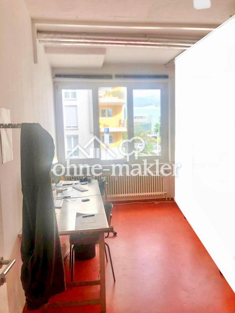Büro, Wand wird rechts gezogen