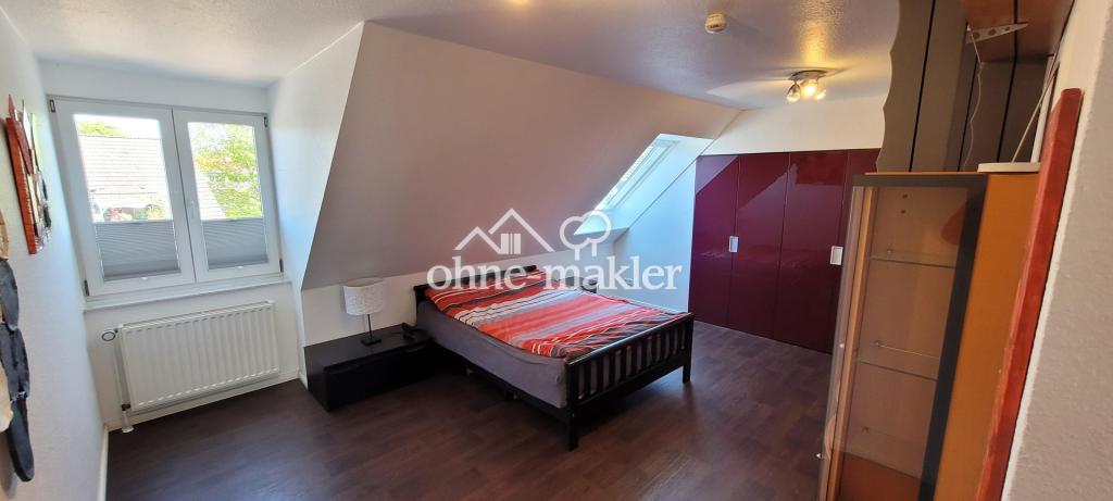 Schlafzimmer mit Ankleideraum