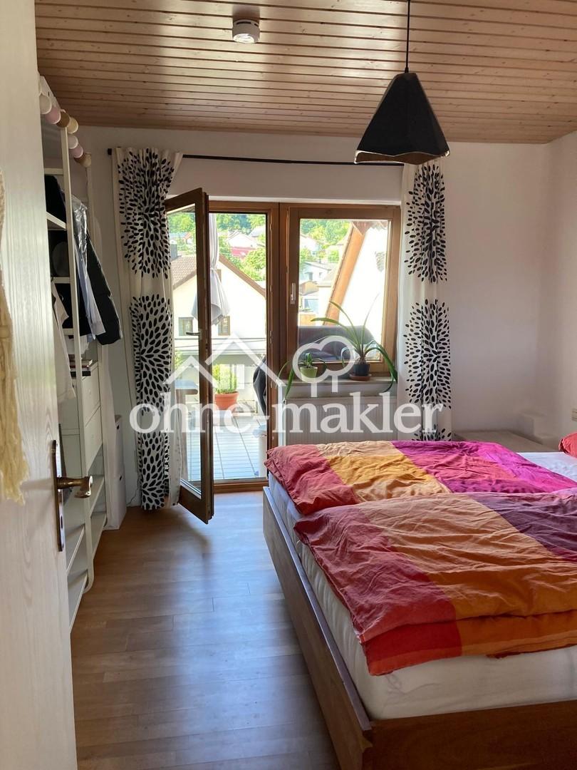 Schlafzimmer m Terassenzugang