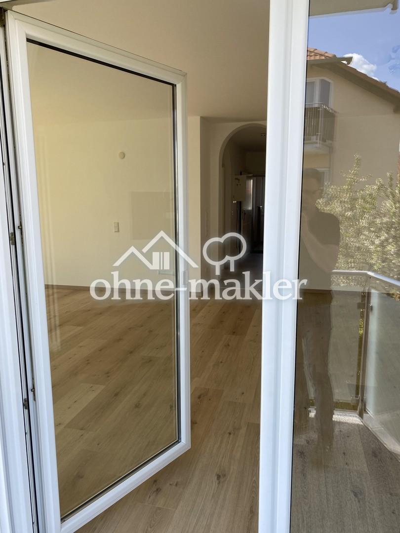 Blick Balkon ins Wohnzimmer