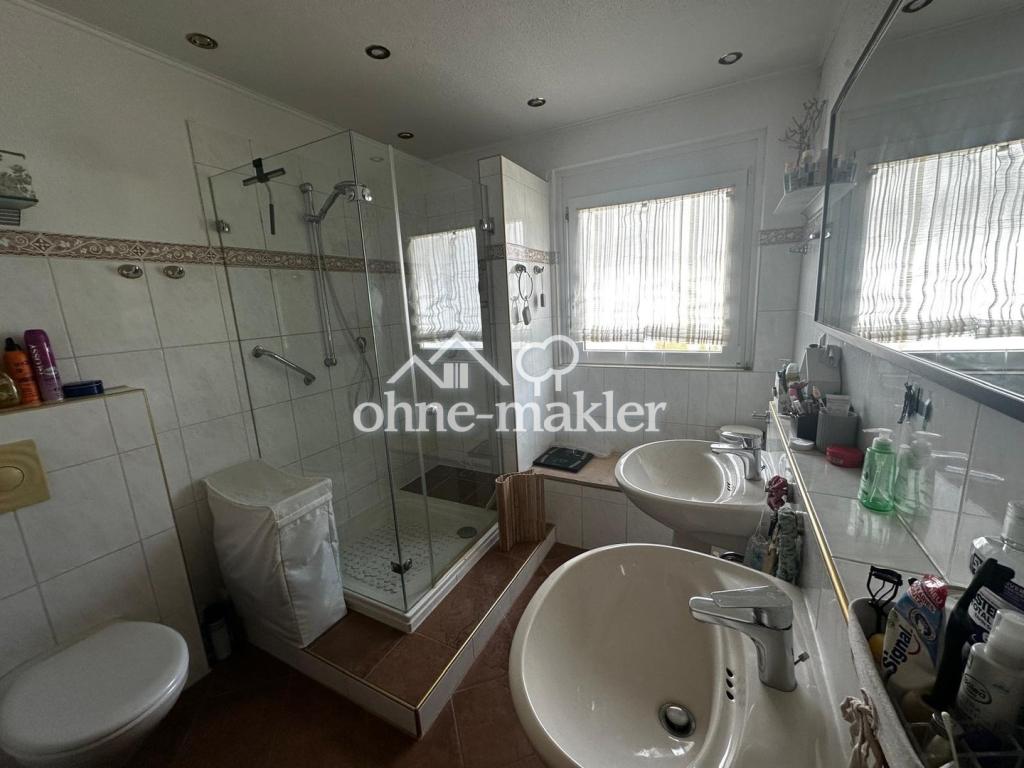 Bad mit Dusche 1. OG