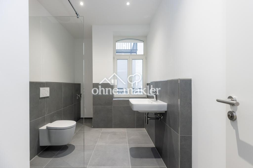 Bad mit begehbarer Dusche