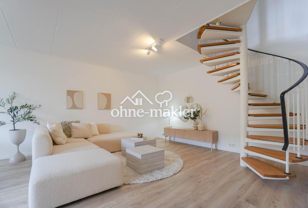 Wohnzimmer mit Blick Treppe