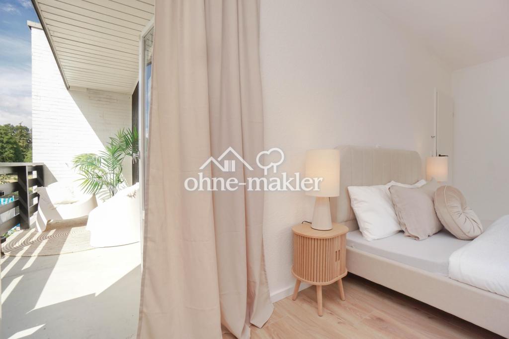 Schlafzimmer Eltern mit Balkon