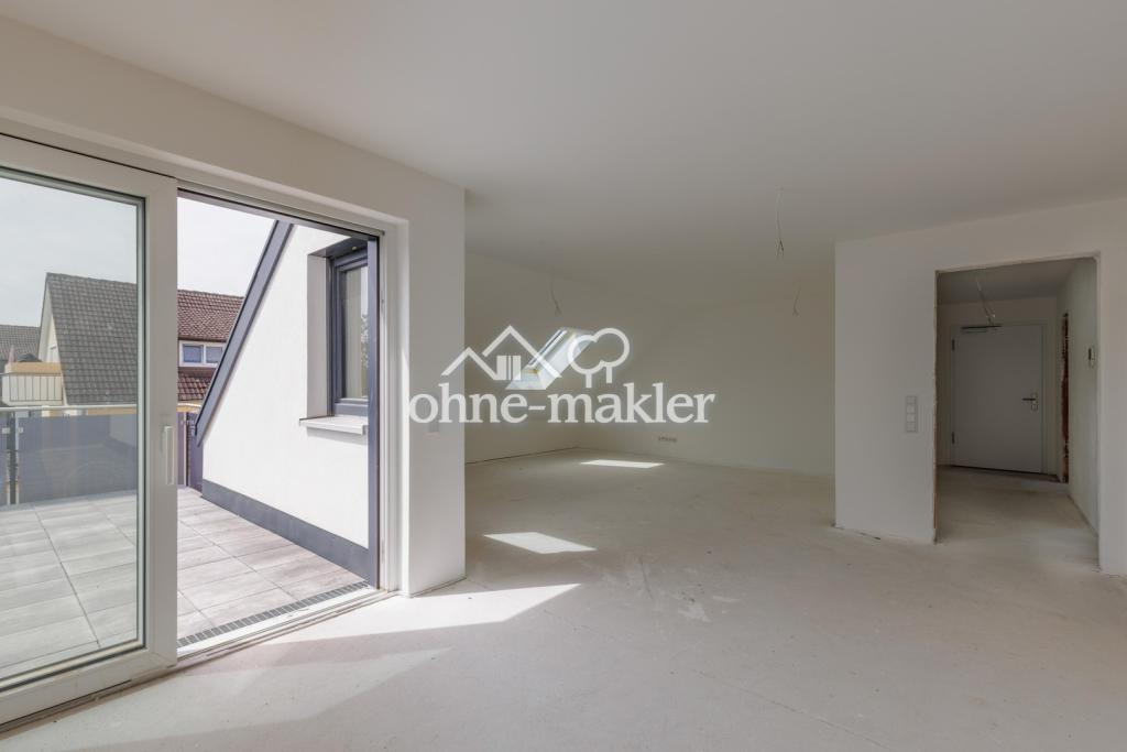 Wohnbereich mit Zugang Balkon