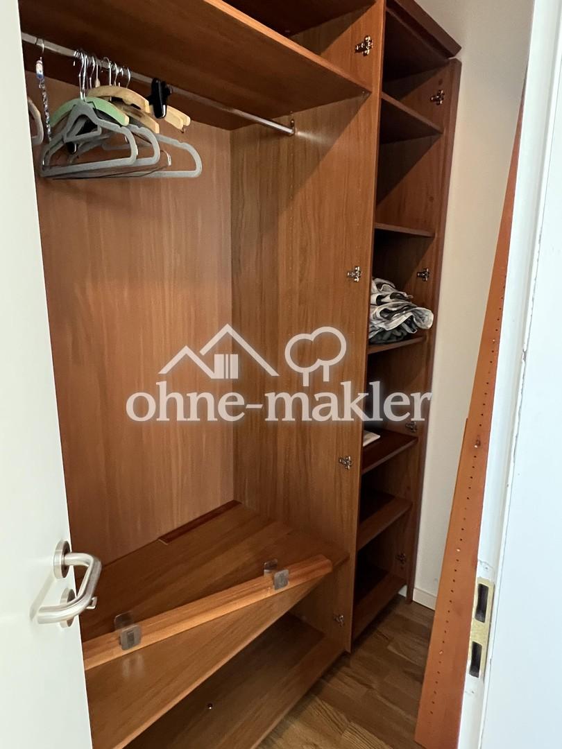 Kleiderschrank im kleinen Raum