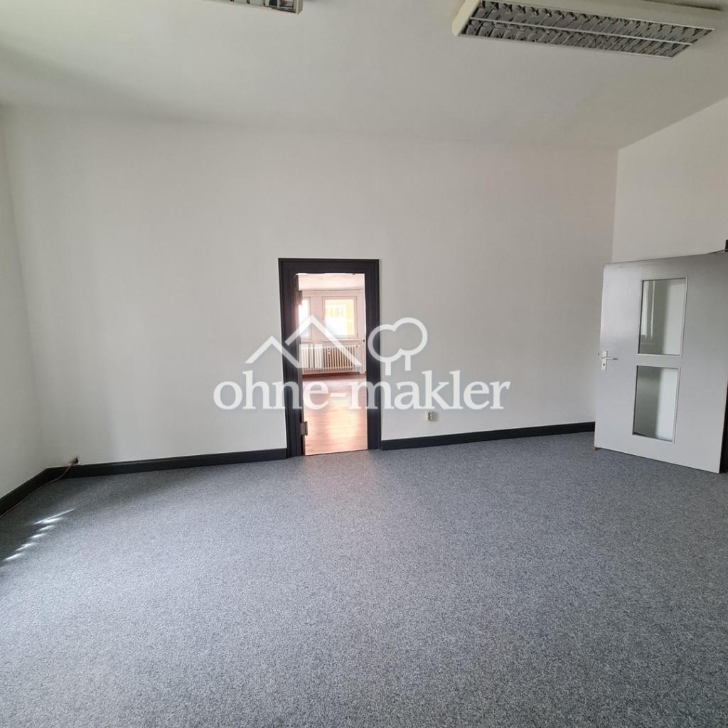 Blick von Büro 3 in Büro 2