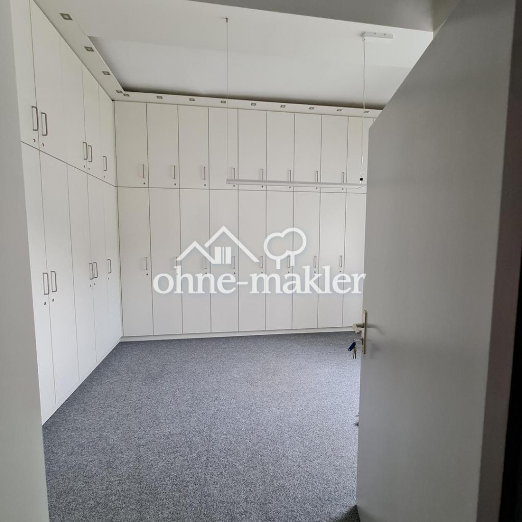 Blick von Büro 2 in Büro 3