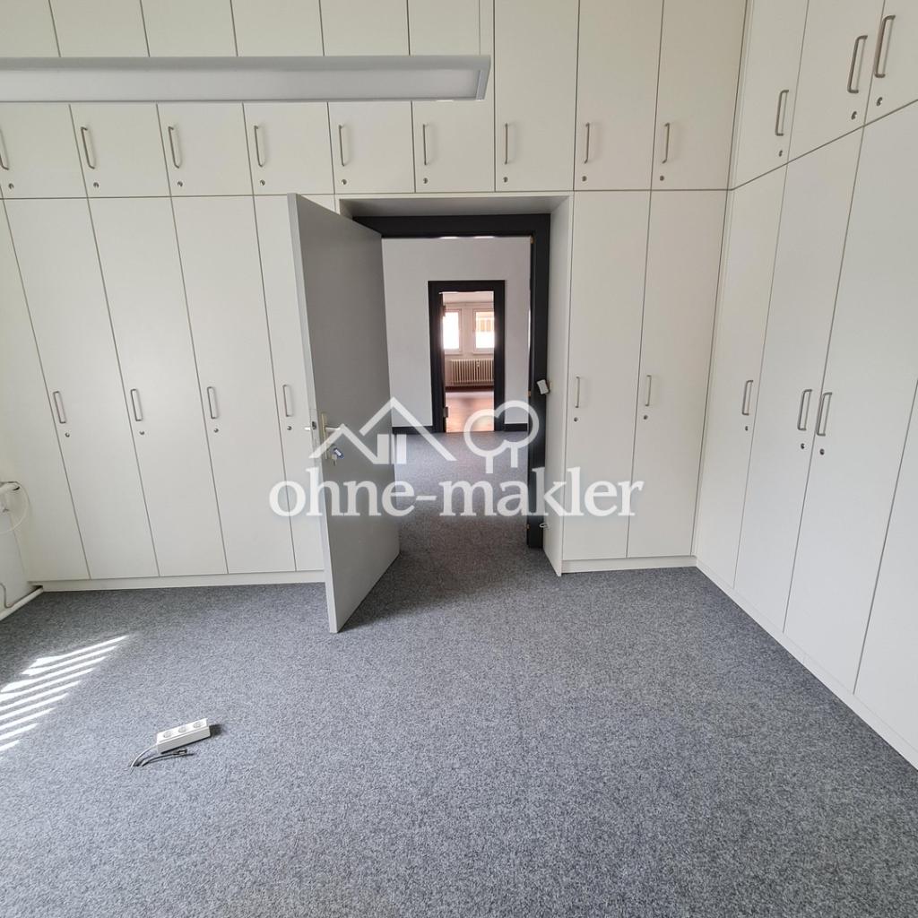 Blick aus Büro 3 durch Büro 2
