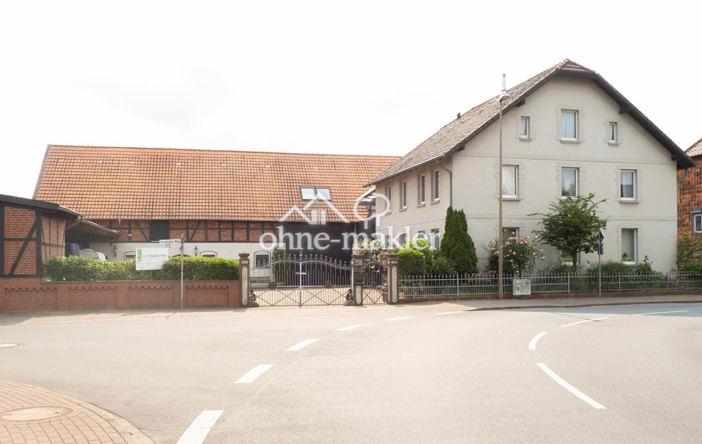 Hof Straßenansicht
