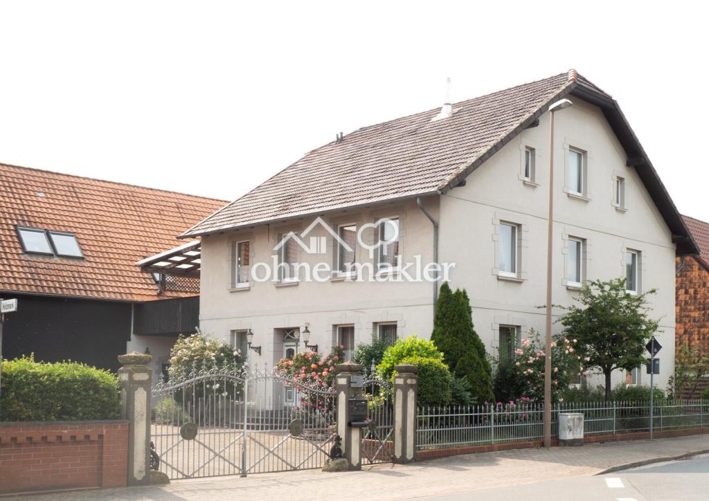 Hof Straßenansicht