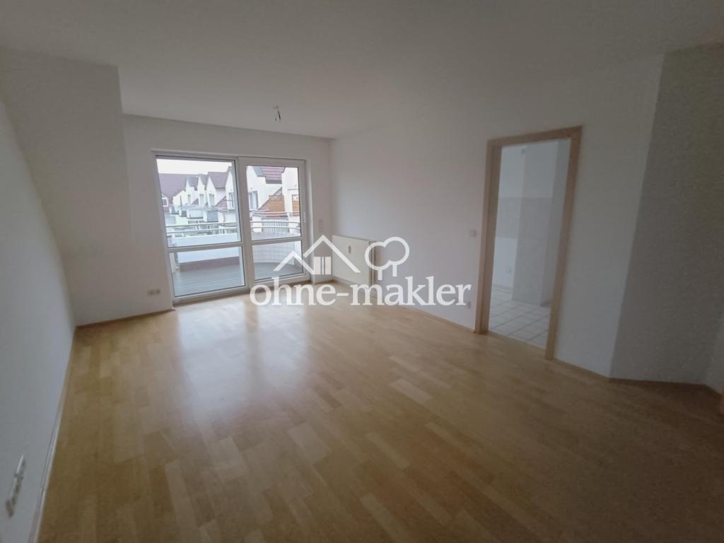 Wohnzimmer mit Balkon