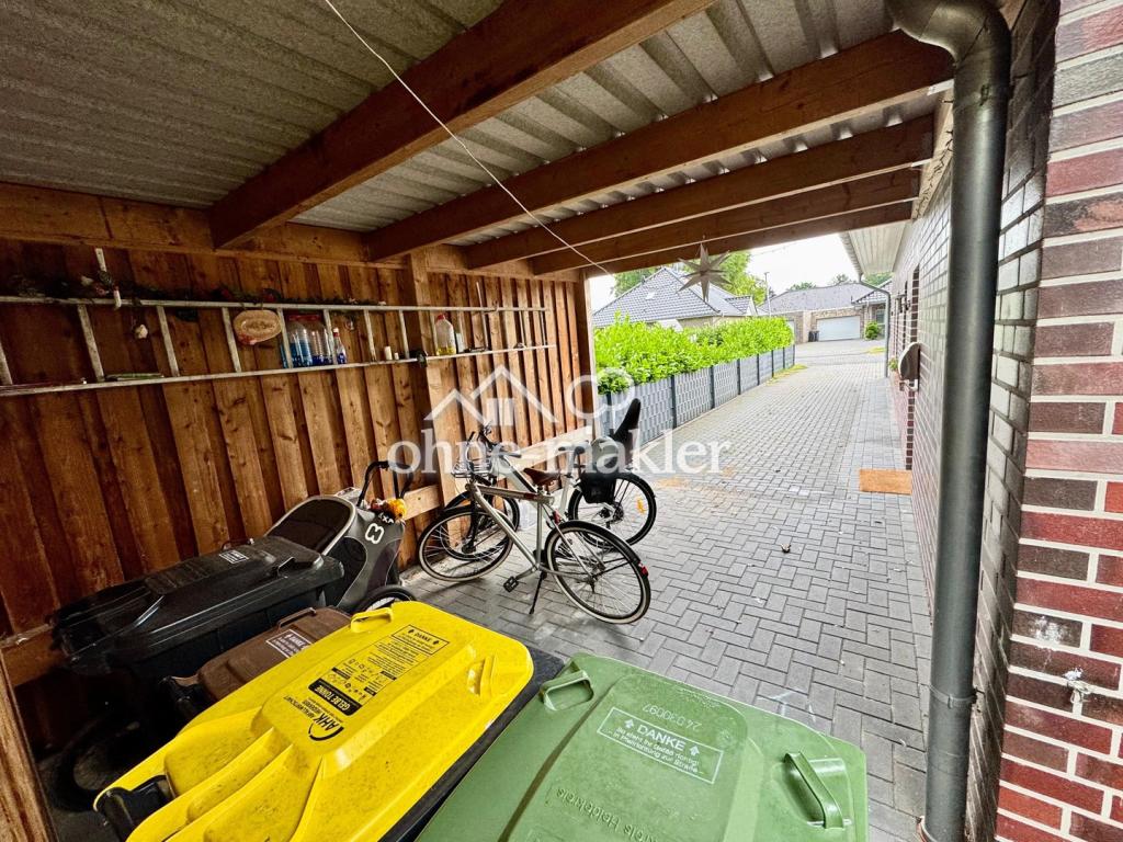 Carport mit Zufahrt