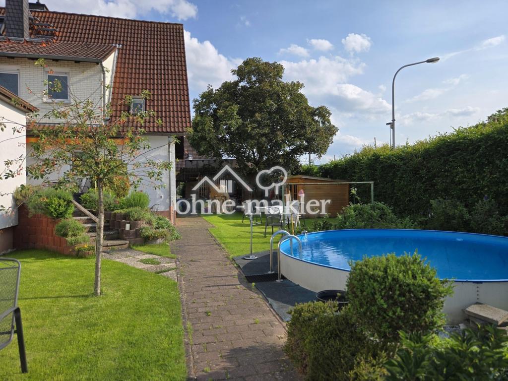 Garten mit Pool