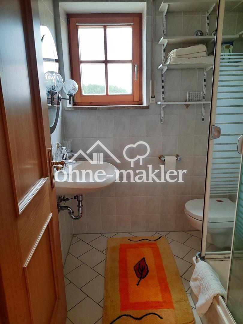 Bad mit Dusche-WC +Fenster