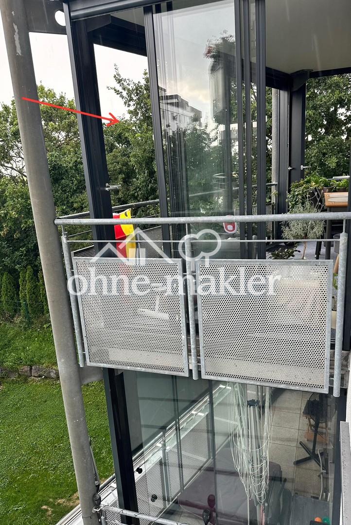 Balkon (Schiebetüren geöffnet)