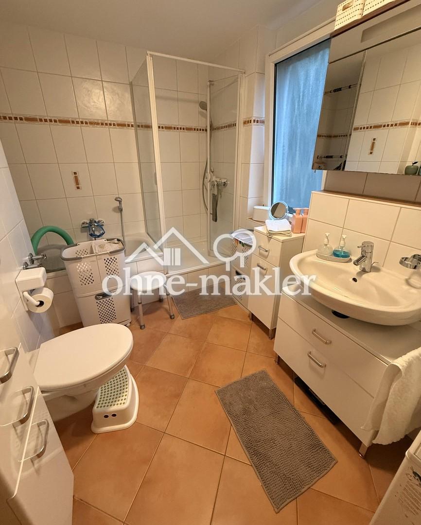 Badewanne und Dusche