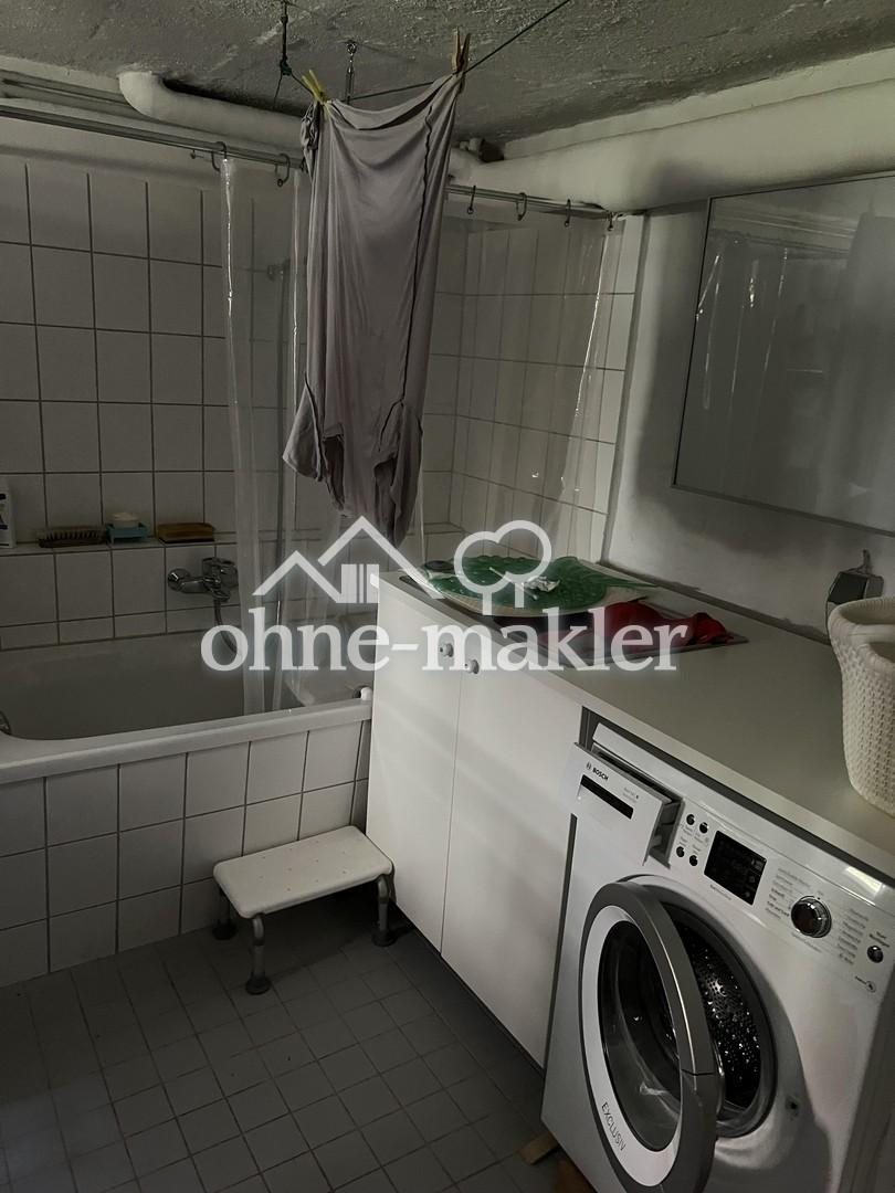 Waschküche mit Badewanne