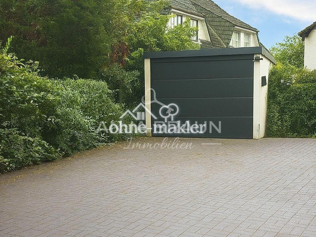 Garage mit Stellplatz