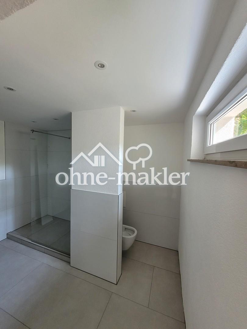 Badezimmer und Toilette