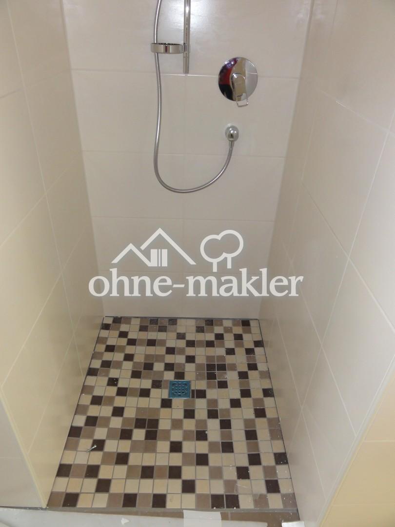Dusche mit Glastüre