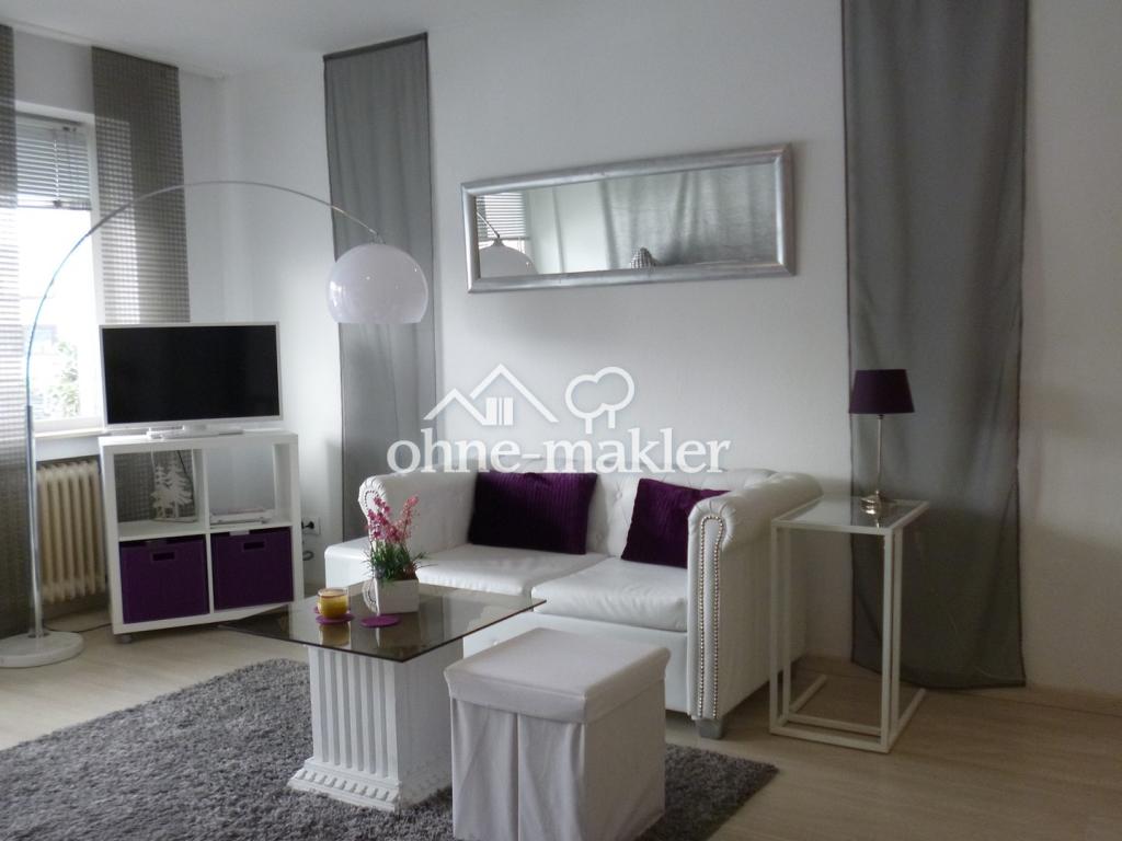 Wohnraum mit Blick zum Balkon
