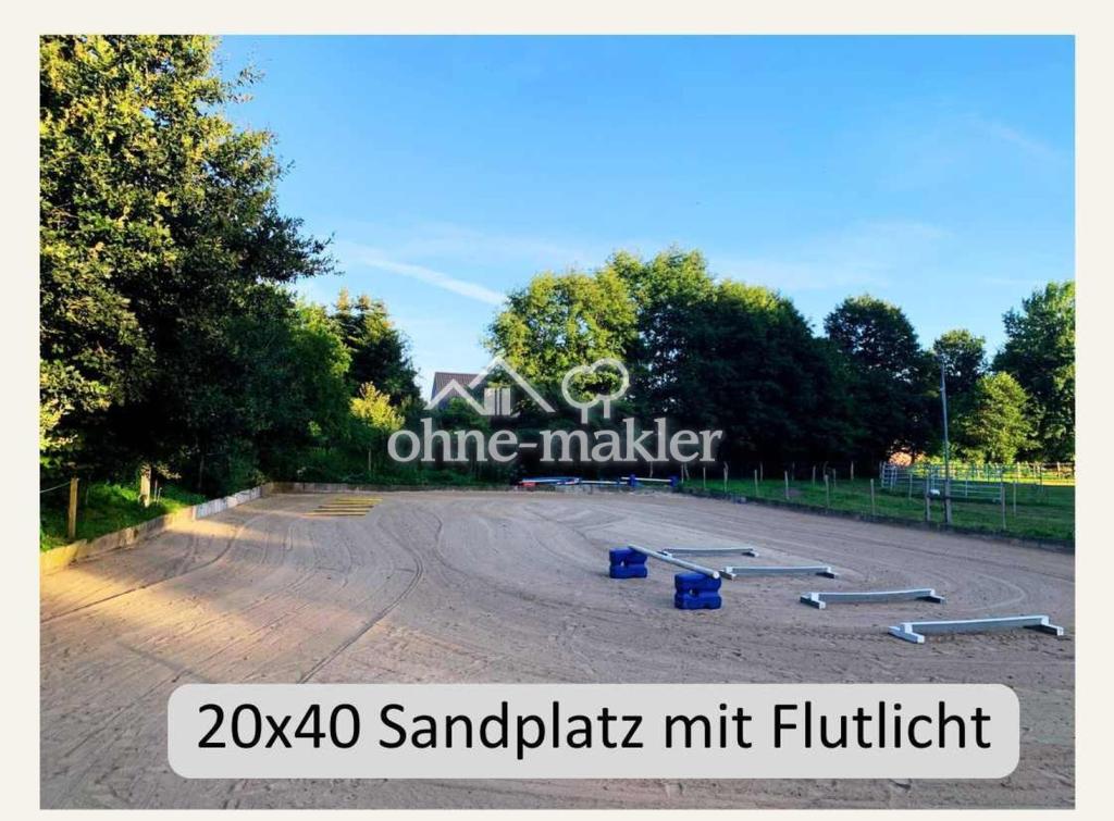 20x40 Sandplatz mit Flutlicht