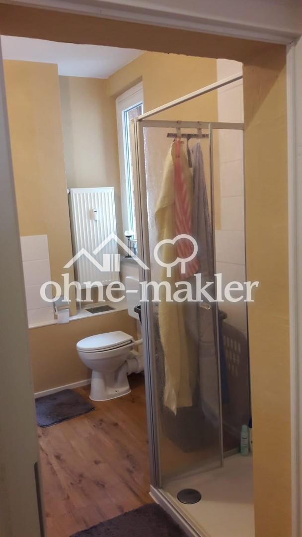 Badezimmer mit Dusche