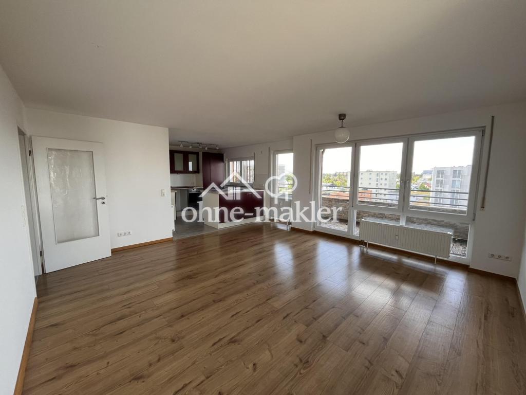 Wohnzimmer mit offener Küche