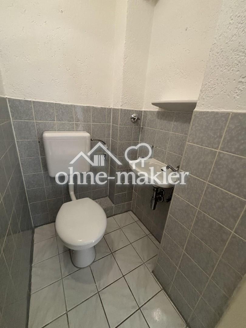 Bad mit Toilette 