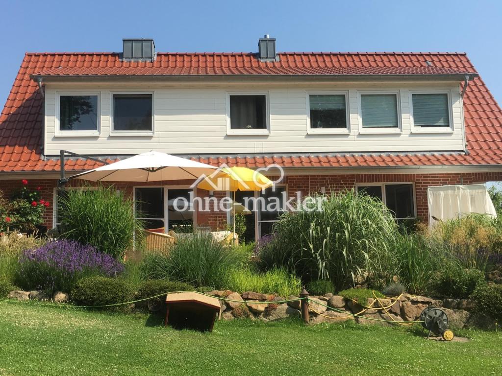 Rückseite mit Terrasse