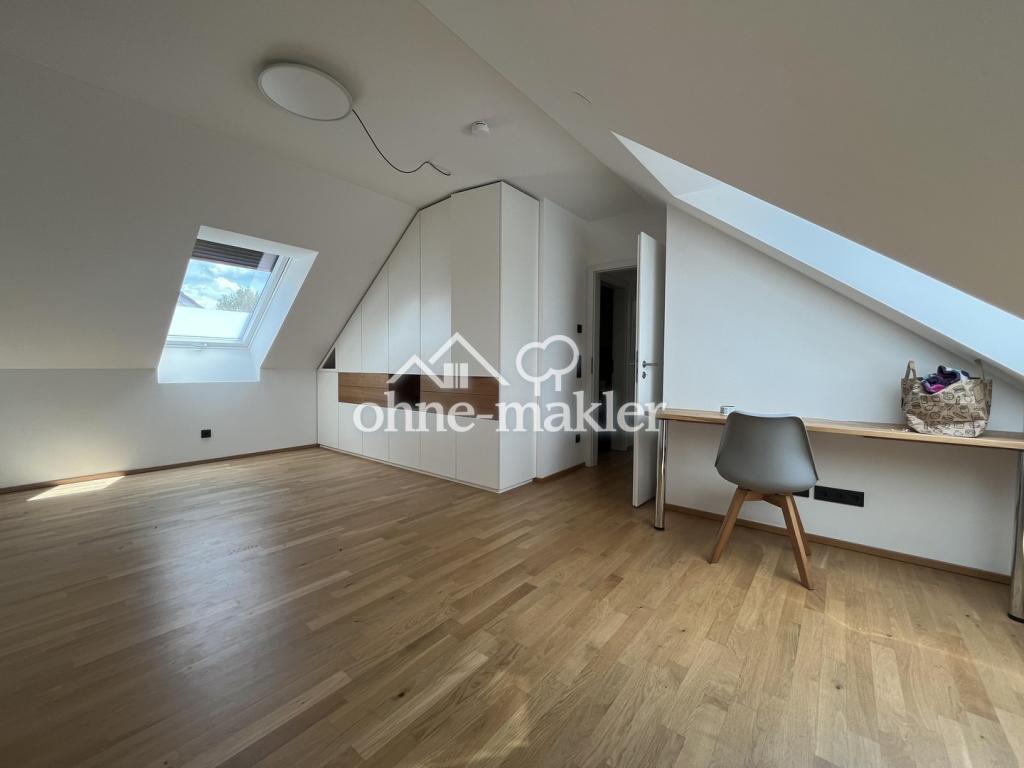 Schlafzimmer (2.DG)