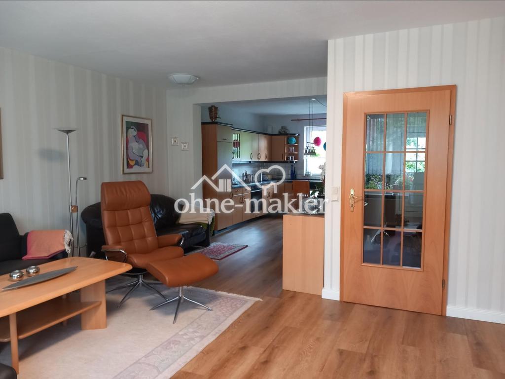 Blick vom Wohnzimmer in Küche